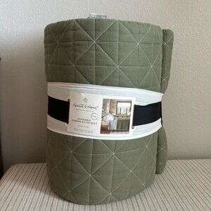 NWT King Reversible Lightweight Quilt Green - Hearth & Hand with Magnolia